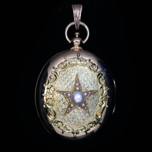 Antique gold star motif locket necklace
