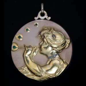 Art Nouveau jewelry - antique locket pendant c. 1900