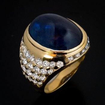 Cabochon sapphire ring