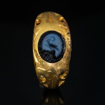 Ancient jewelry - Roman gold ring with nicolo intaglio