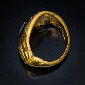 Ancient Roman gold ring c. 3rd century AD