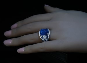 Sugarloaf sapphire ring