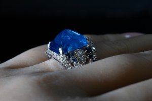 Sugarloaf sapphire ring