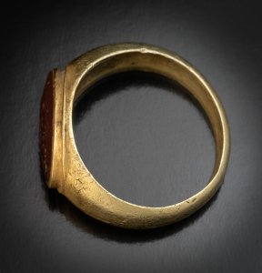 Ancient Roman gold ring