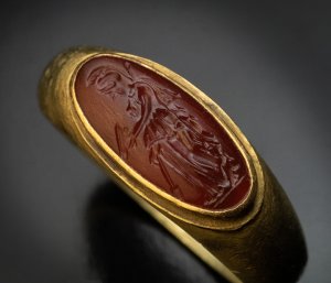 Ancient Roman gold intaglio ring