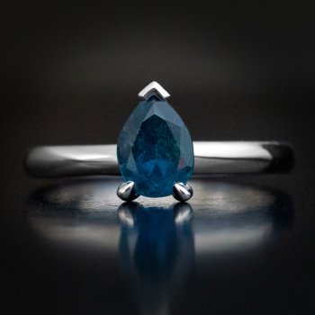 Rare Russian Alexandrite engagement ring with highest degree of color change