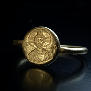 Byzantine gold ring with Christ