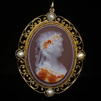 Antique agate cameo pendant