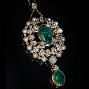Old mine Colombian emerald old cut diamond pearl necklace c. 1850