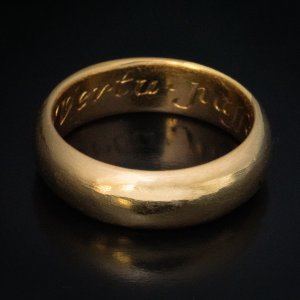 17th century gold pose ring