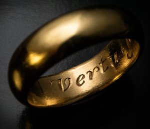 17th century gold pose ring - Vertue Passeth Riches