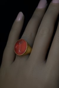 Roman rings with intaglio