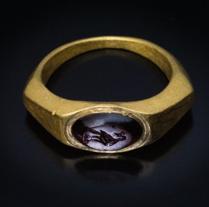 Roman gold and garnet intaglio ring