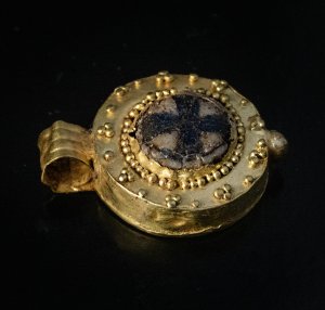 Byzantine cross pendant c. 500 AD