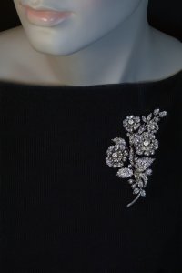 Antique en tremblant diamond brooch