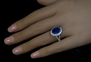 No heat sapphire engagement ring