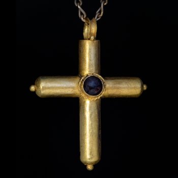 Medieval Byzantine gold and garnet cross pendant