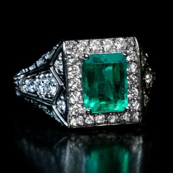 Emerald engagement ring
