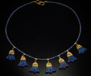 Ancient lotus motif necklace